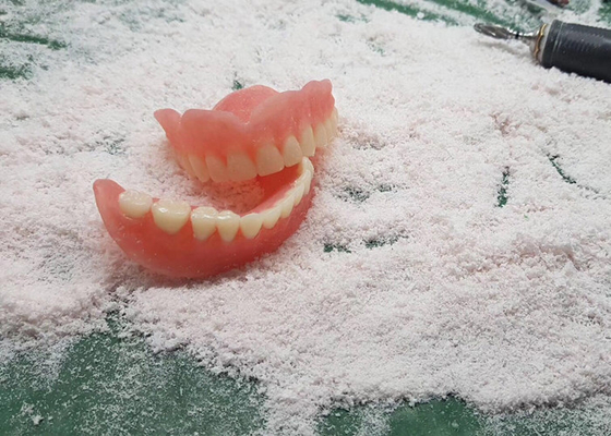 Modelos dentales de Digitaces del OEM del laboratorio dental de goma superficial liso de la dentadura